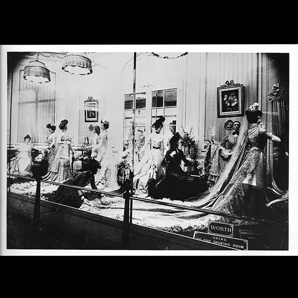 Worth - Stand De La Maison De Couture À L'exposition Universelle De 1900, Tirage Postérieur (Circa 1955) 1