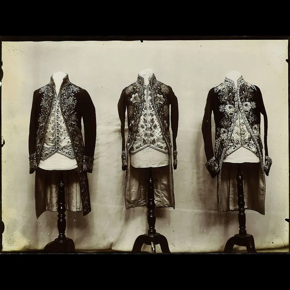 Exposition Universelle De Paris - Musée Centennal Du Costume, Réunion De 24 Tirages (1900) 2