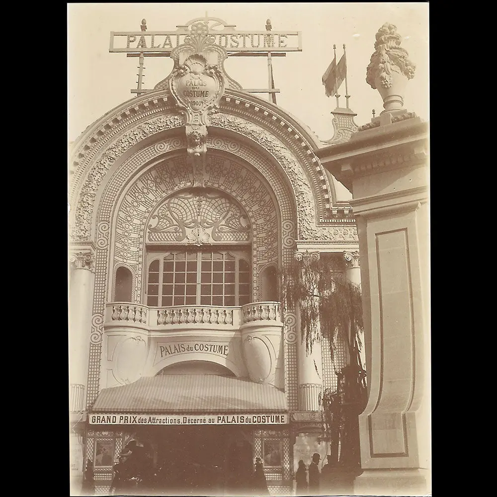 Exposition Universelle De Paris - Le Palais Du Costume (1900) 1