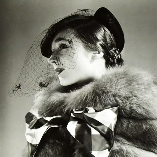 Robe Longchamp De Lucien Lelong, Chapeau De Suzy, Photographie D'époque Du Studio Deutsch (Circa 1935) 2