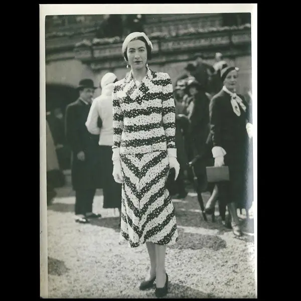 Une Femme Elégante, La Mode À Longchamp, Photographie De L'agence Meurisse (Circa 1935) 1