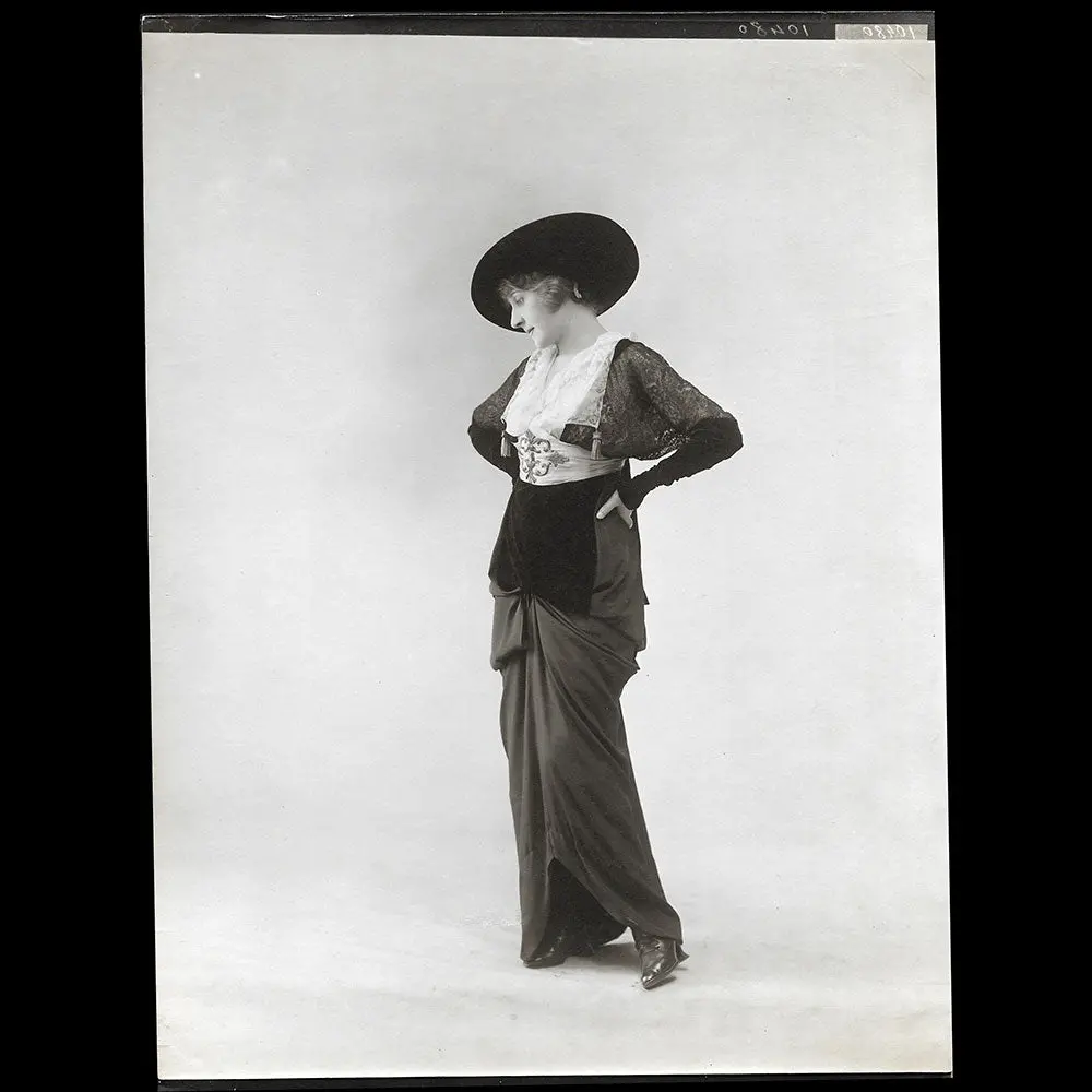 Laferrière - Robe En Charmeuse Et Velours, Photographie Du Studio Felix (Circa 1910) 2