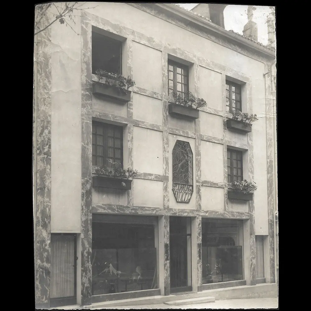 Fourrures Max - Devanture De La Boutique, 17 Rue Mazagran À Biarritz (1930S) 1