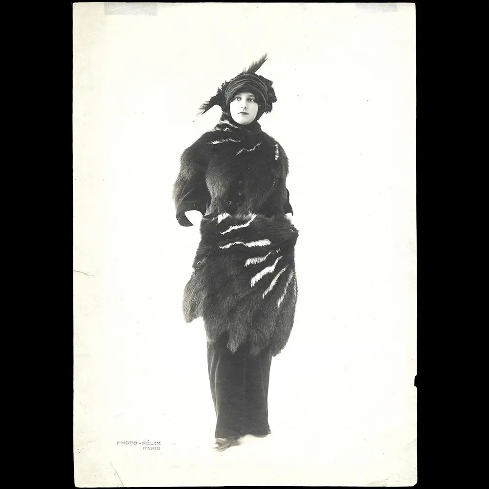 Fourrures Max - Echarpe Et Manchon De Fourrure, Photographie Du Studio Felix (Circa 1905-1910) 1