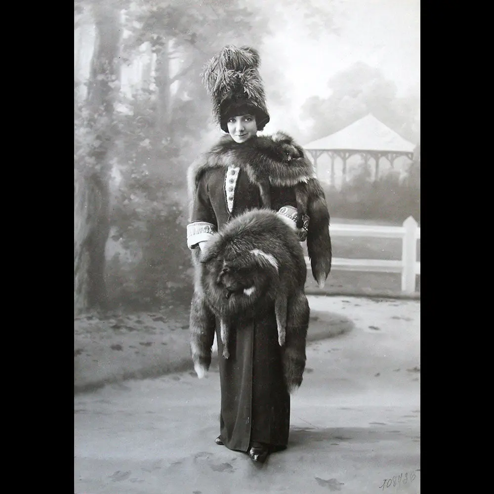 Fourrures Max - Modèles De Fourrure, Ensemble De 4 Photographies  (Circa 1905-1910) 1