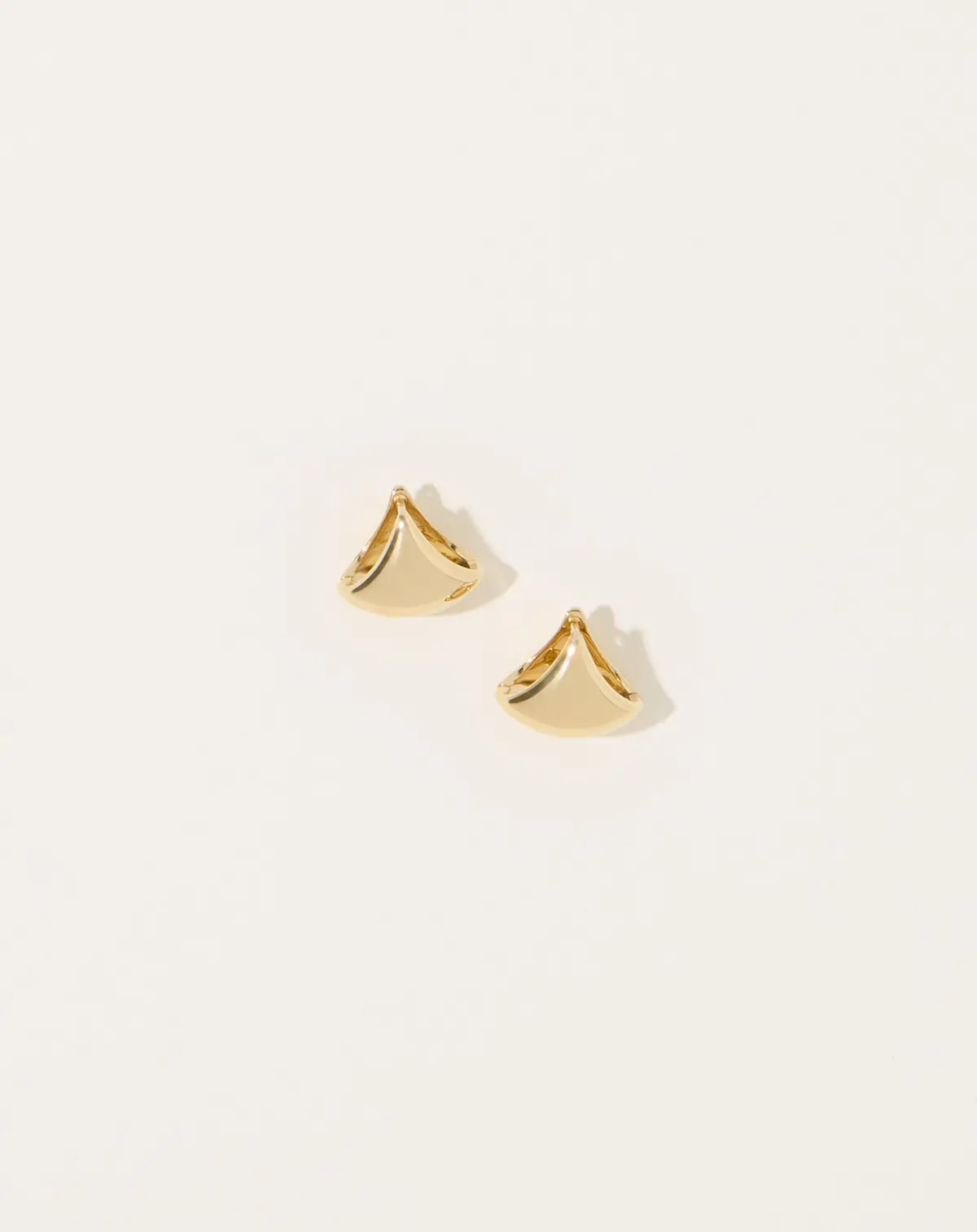 Pair Of Large Apse Earrings In Yellow Gold 1