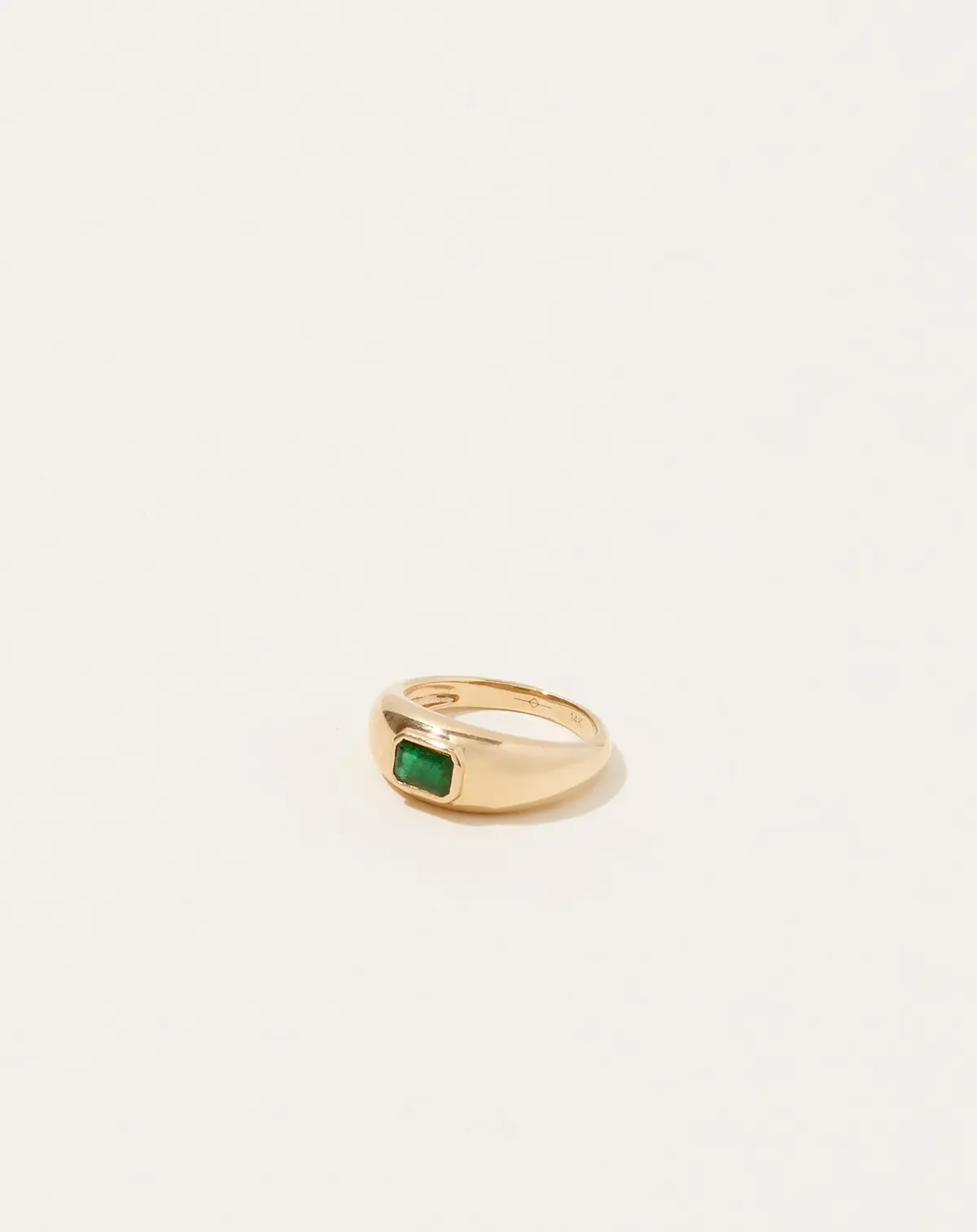 Small Balloon Ring In Emerald 1