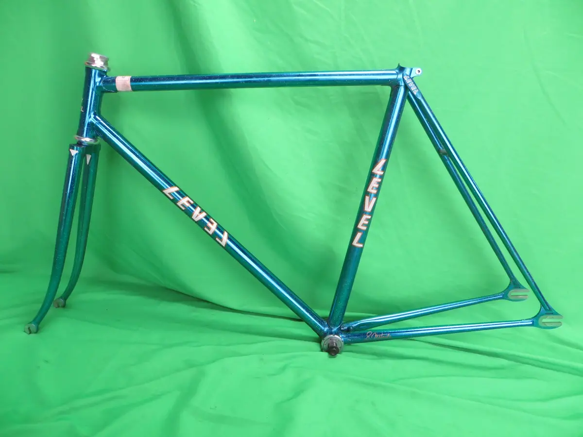 Level // Candy Blue Metallic With Rainbow Flake // 52.5Cm 1