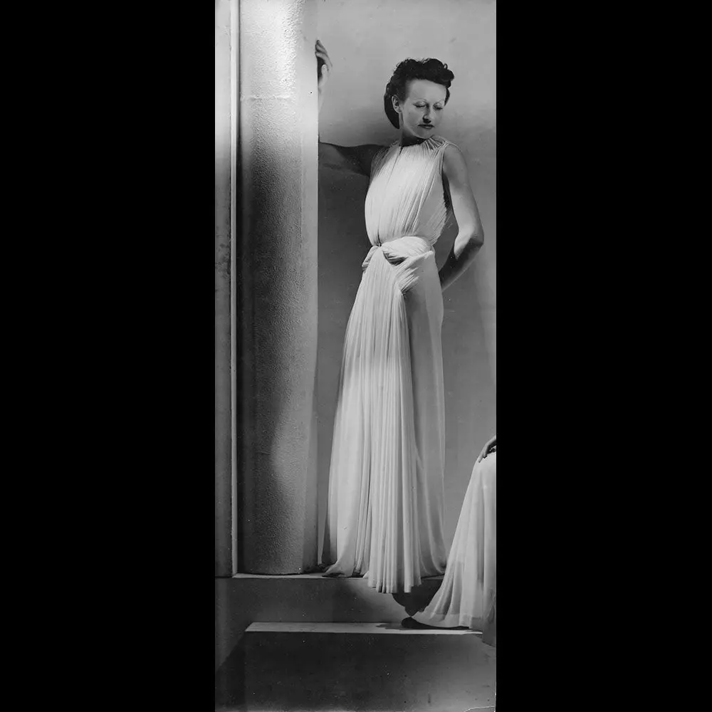 Alix (Madame Grès) - Robe Plissée, Tirage De Laure Albin-Guillot (Circa 1937) 1