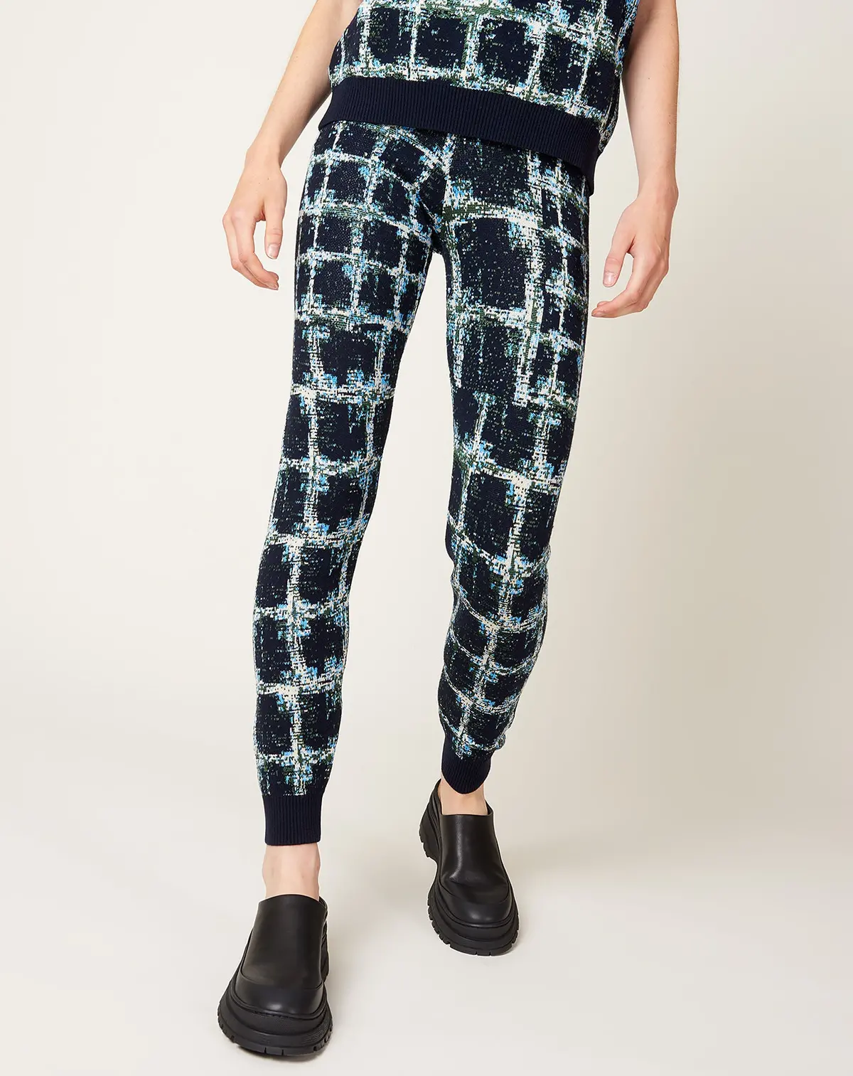 Dusk Knitted Pants In Black Shibori Checks 1