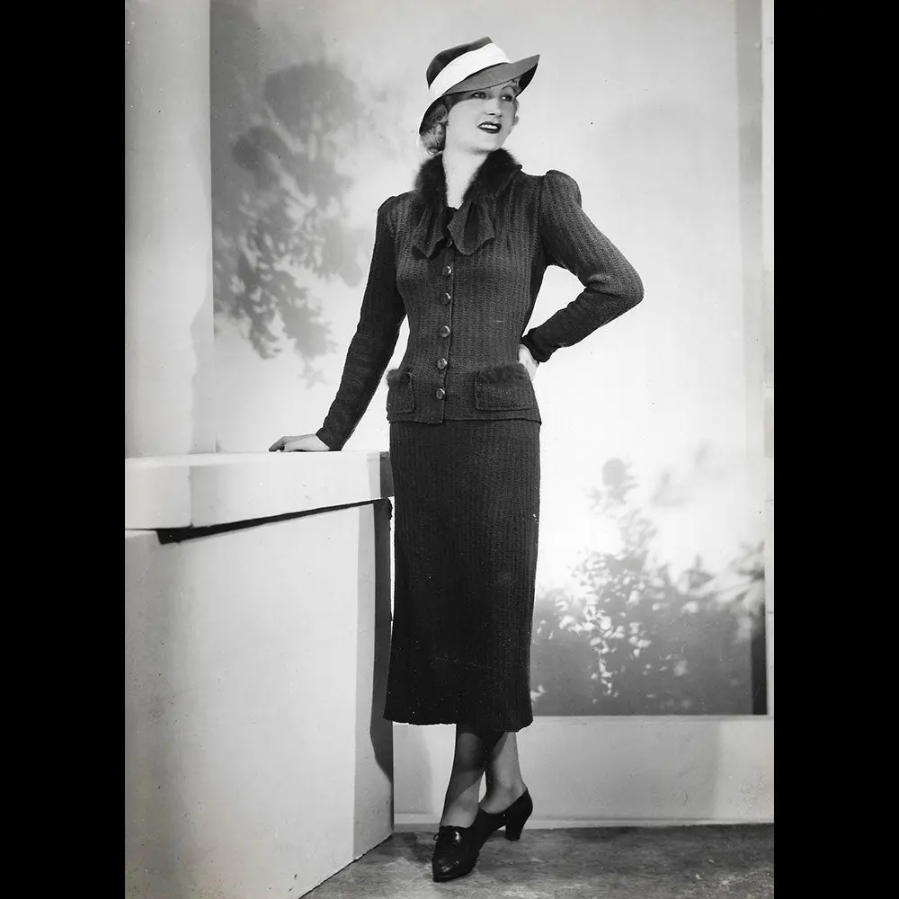 Ensemble De Jour Porté Par Amy Colin, Miss Paris 1935, Tirage D'isabey 1