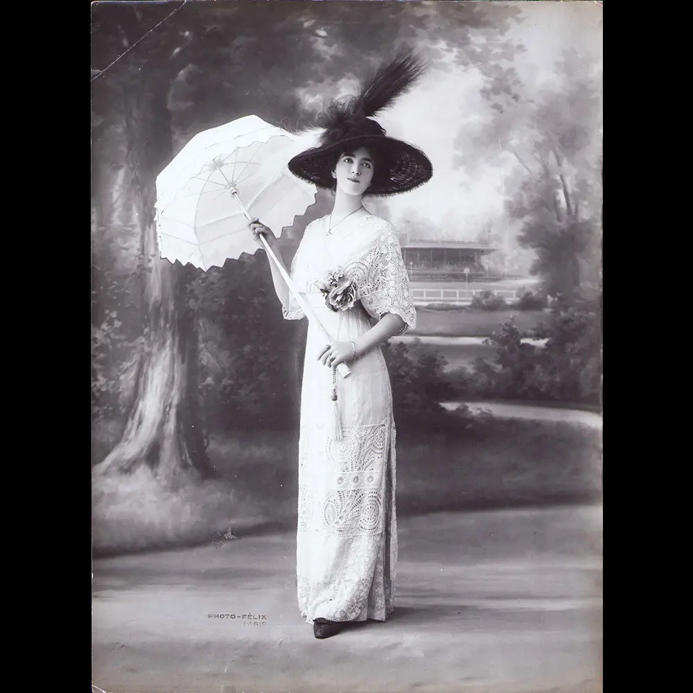 Jeanne Hallée - Robe De Dentelles, Photographie Du Studio Felix (1910S) 1