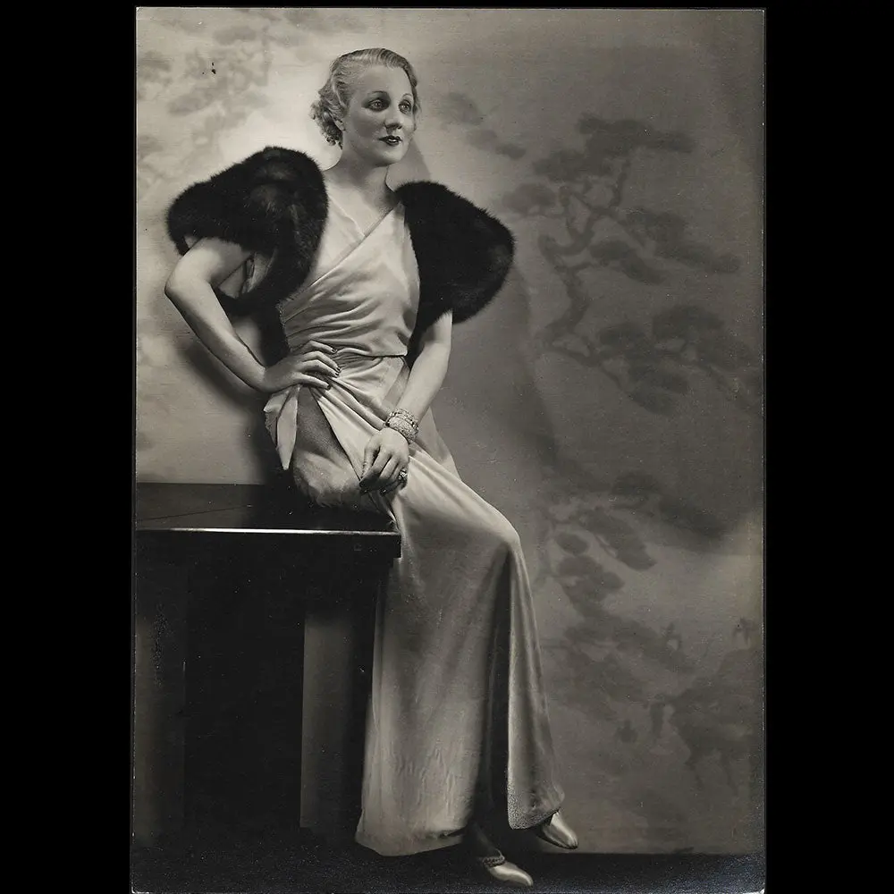 Jenny - Déshabillé De Velours Aux Manches De Zibeline (1935) 1