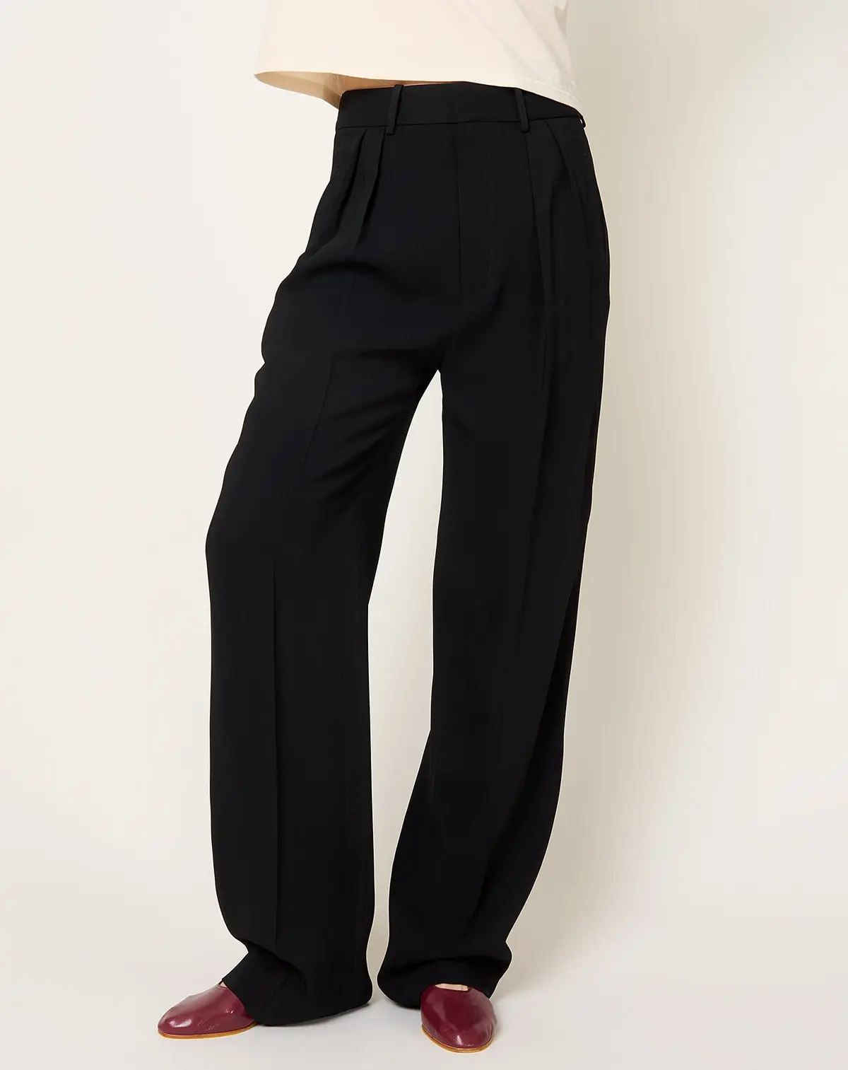 Aiden Pleated Trouser In Black 1