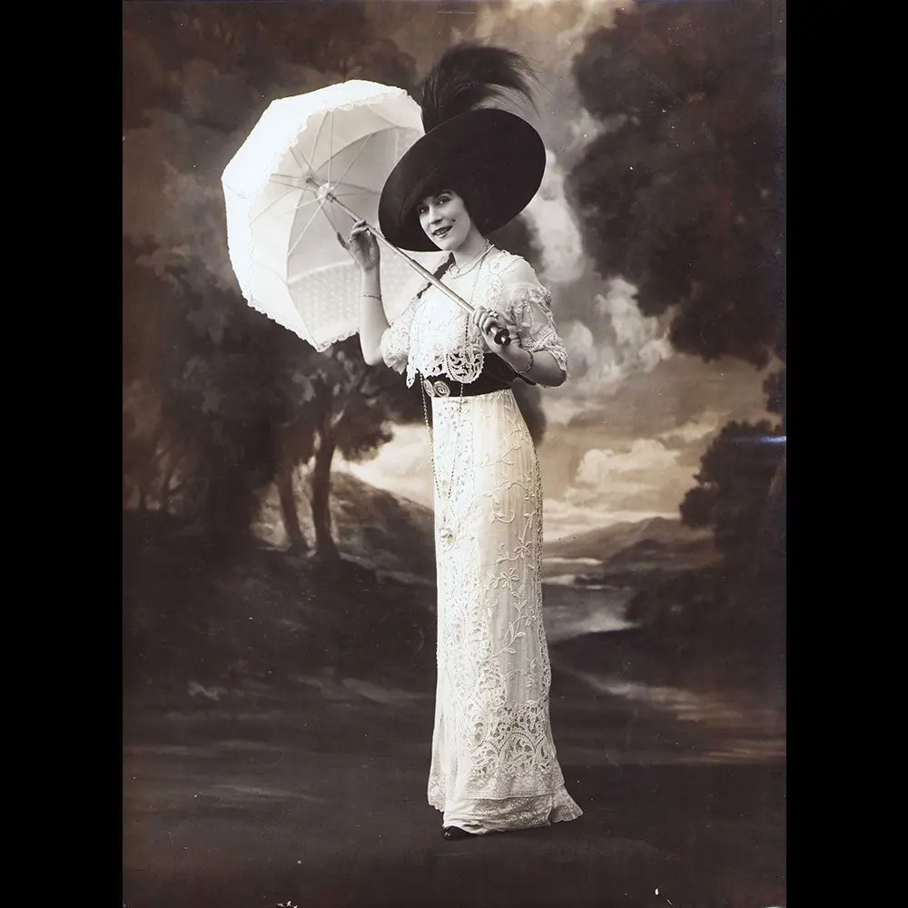 Laferrière - Robe Portée Par Mademoiselle Lanzy, Photographie Du Studio Felix (1912) 1