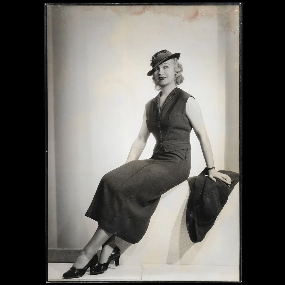Marcelle Landowska - Ensemble Porté Par Miss Paris 1935, Tirage D'isabey 1