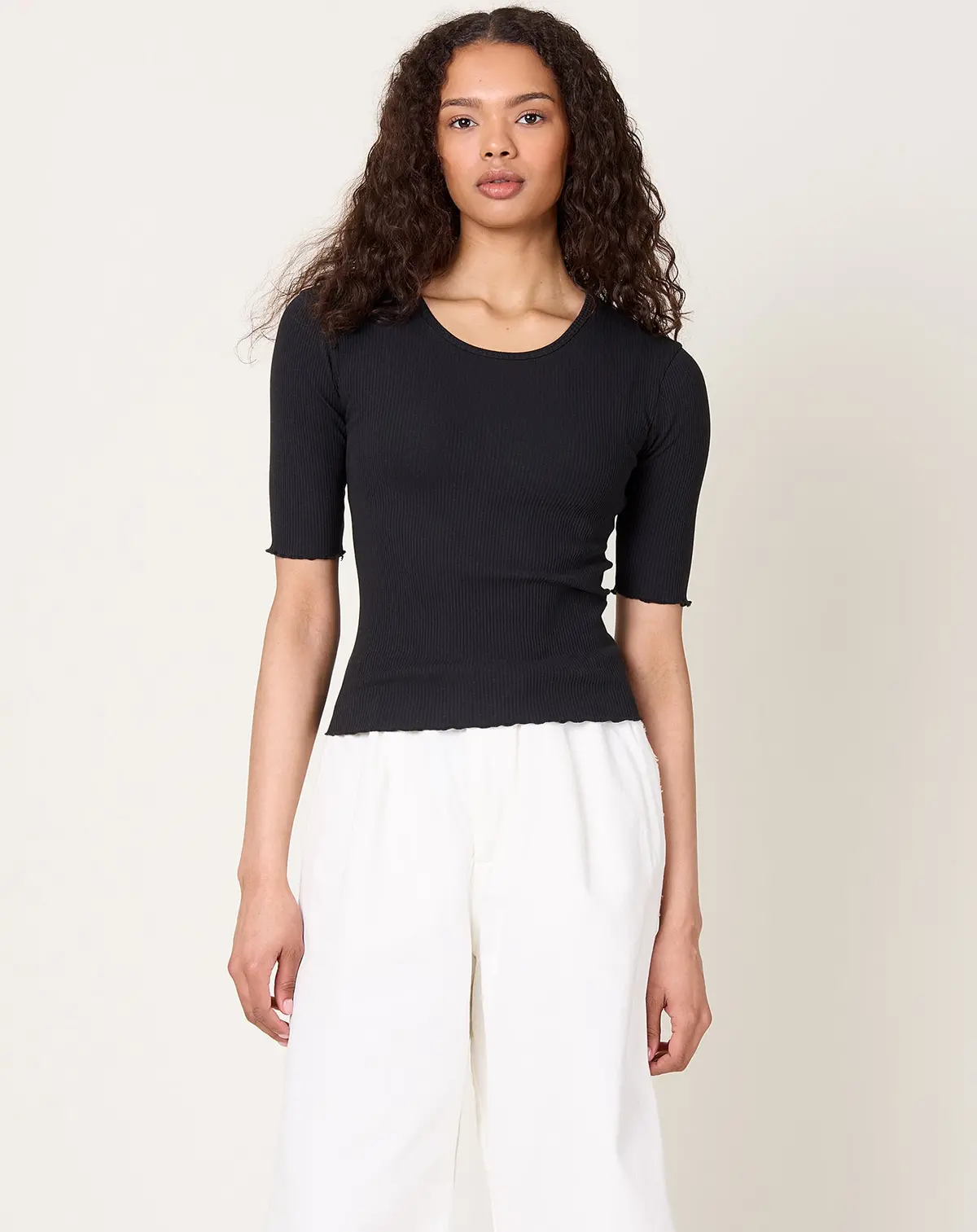Ruffle Rib Tee In Black 1