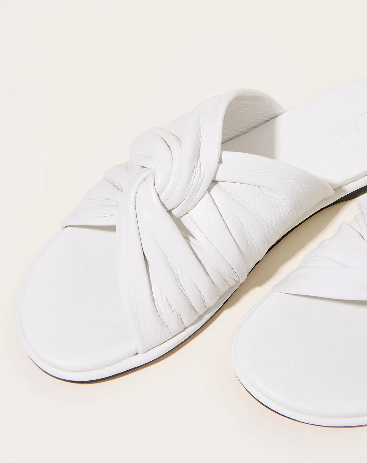 Twist Slide In White 1