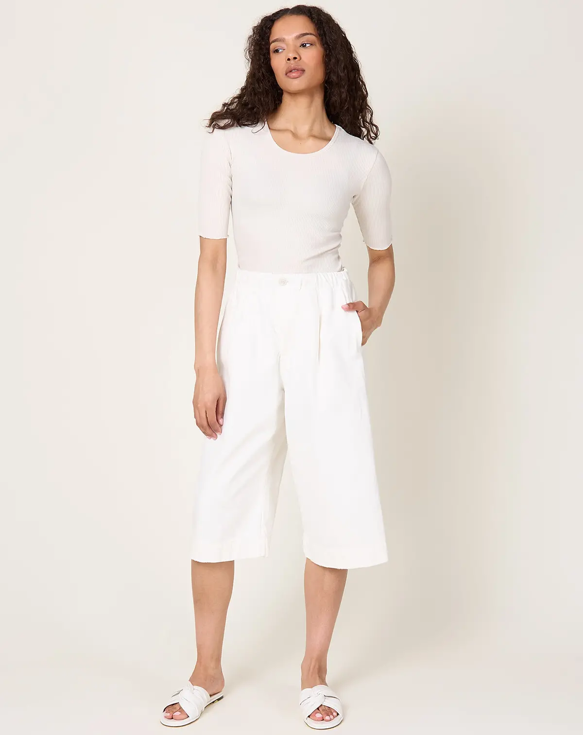 Washed Crop Trouser In White 1