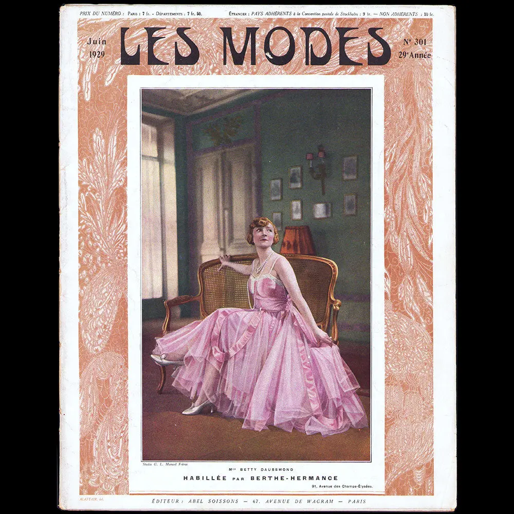 Les Modes (Juin 1929), Couverture De Manuel Frères D'un Modèle De Berthe Hermance 1