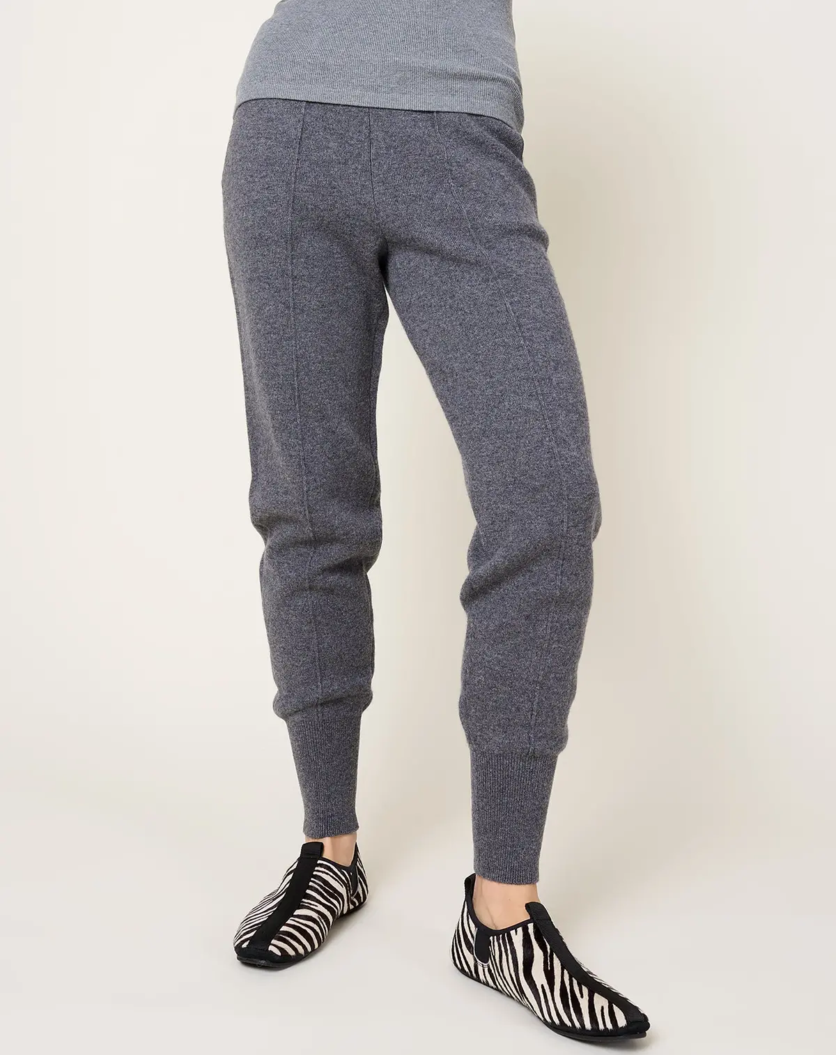 Aila Trousers In Graphite 1