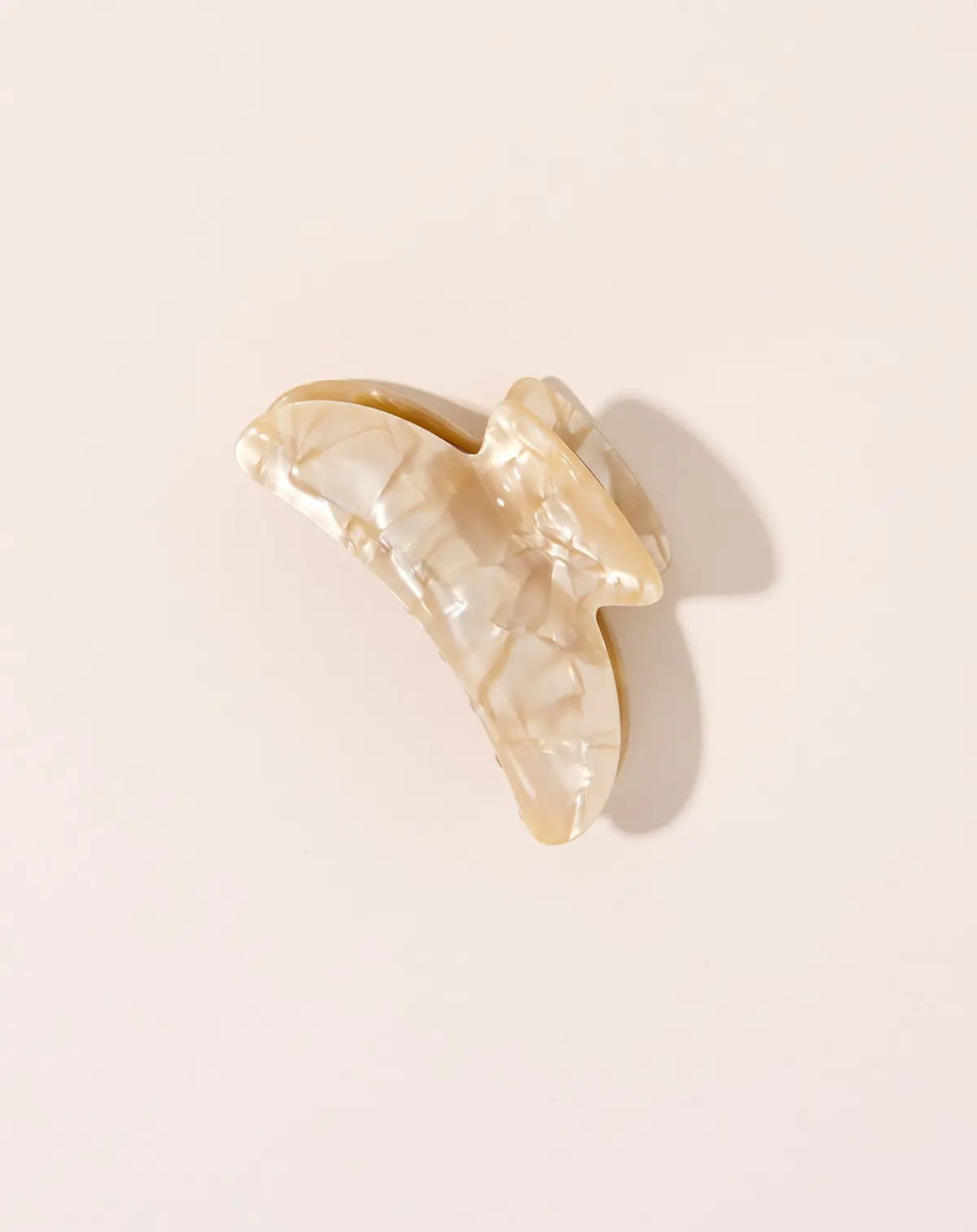 Grande Heirloom Claw In Sand Shell 1