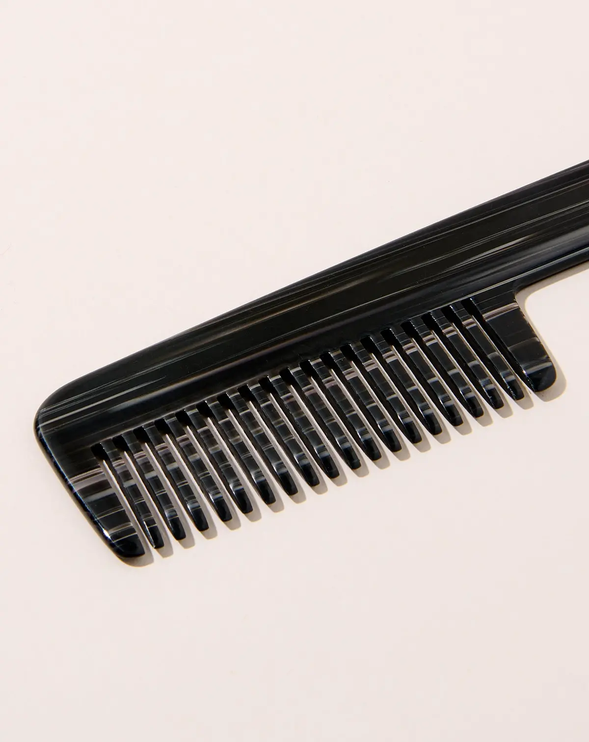 Handle Comb In Black Pearl 2