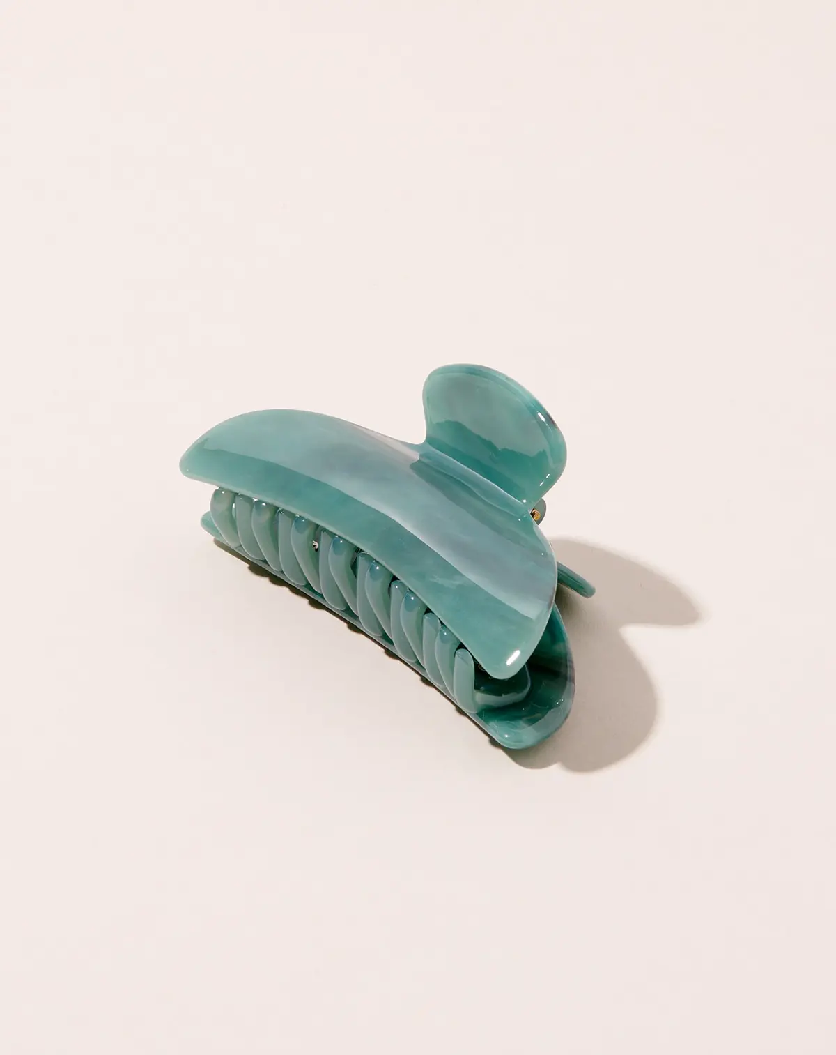 Midi Heirloom Claw In Jadeite 1