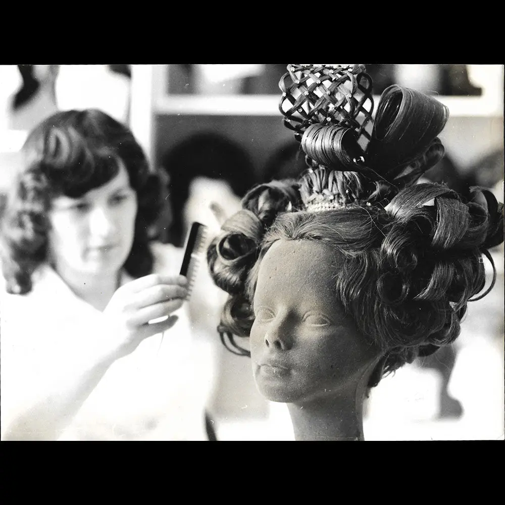 Mannequin De Coiffure, Photographie D'afp (Circa 1960S) 1