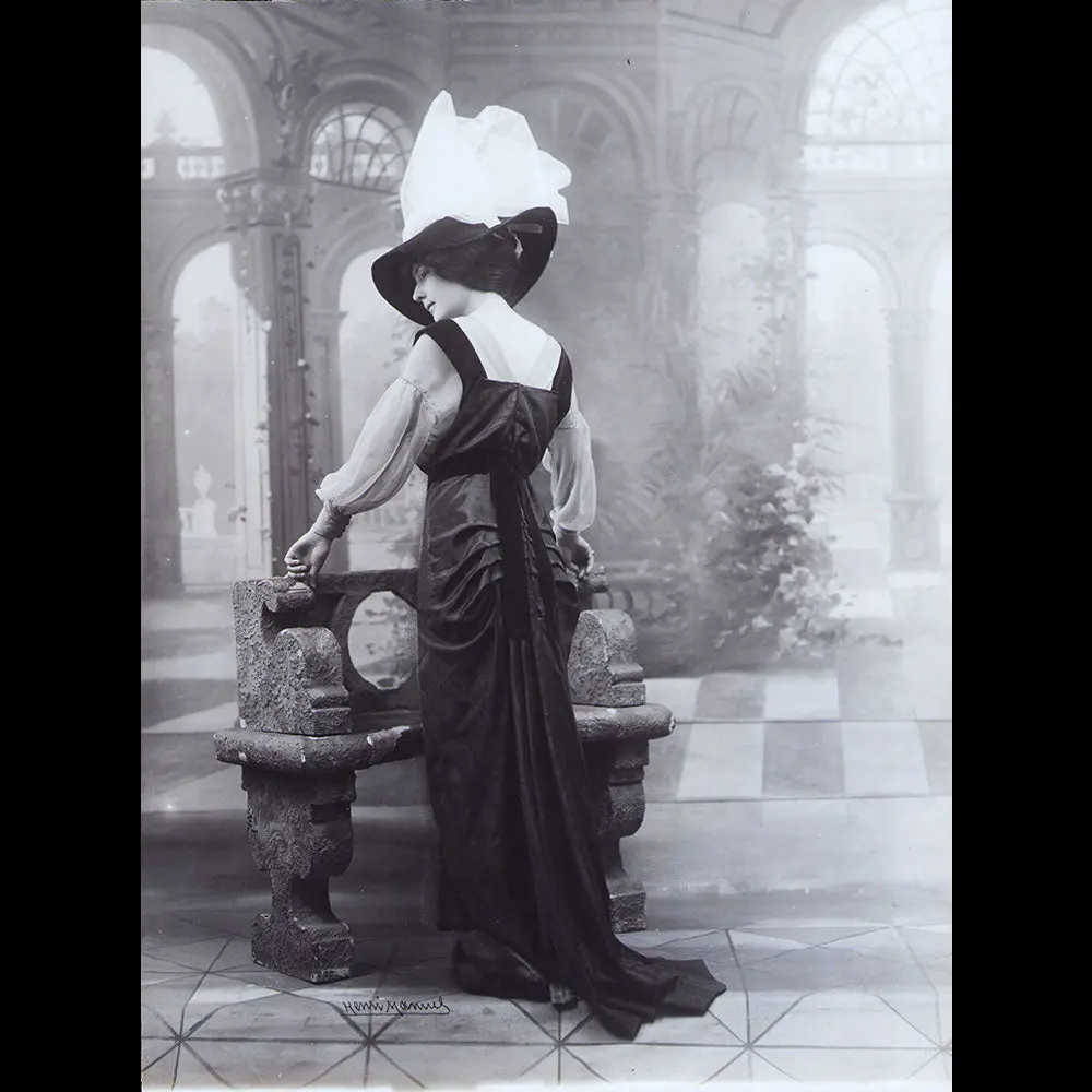 Maria - Robe, Photographie De Henri Manuel (1910S) 1