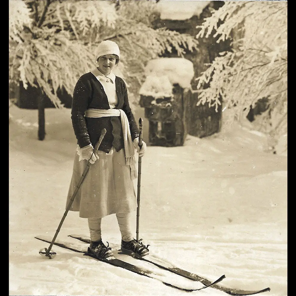 Silhouettes De Mode, Skieuses Élégantes À Chamonix (1917) 2