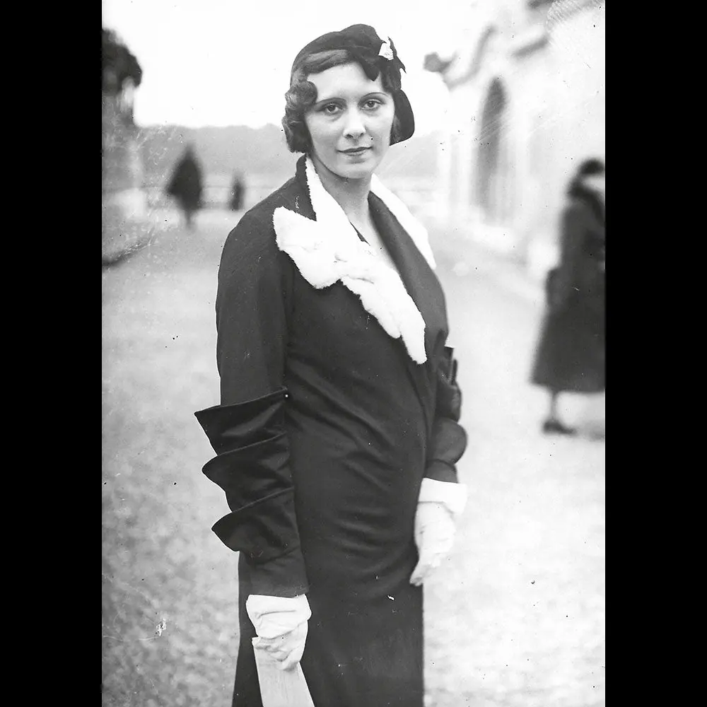 Une Femme Elégante, La Mode À Longchamp, Photographie De L'agence Meurisse (1932) 1