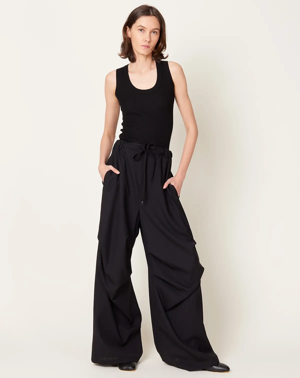 Pleat Knee Trouser In Black 1