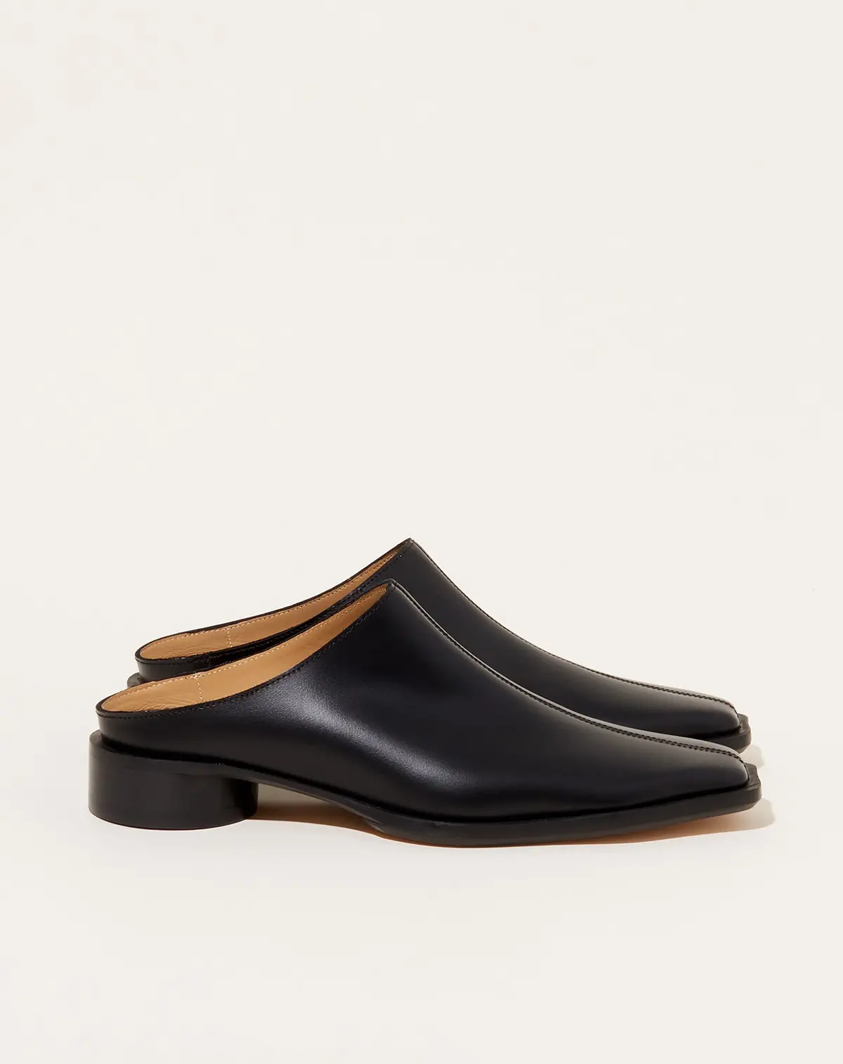Slipper Mule In Black 1