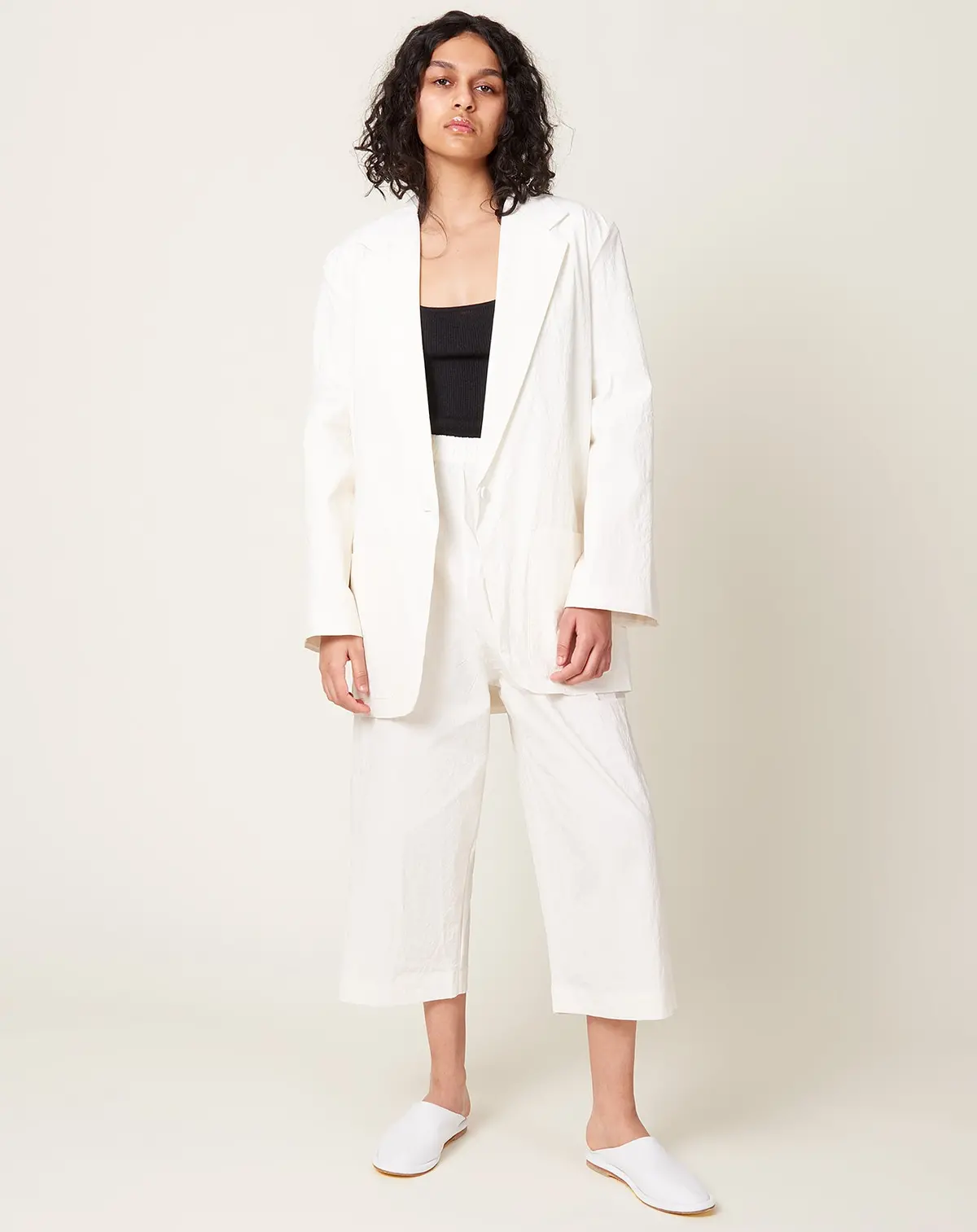 Oversize Boy Blazer In Off White Stretch Crinkle 1