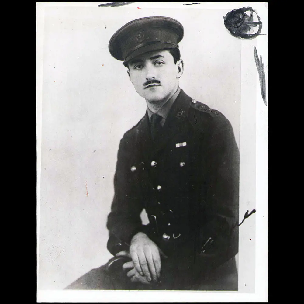 Molyneux - Portrait Du Couturier En Uniforme Durant La Première Guerre Mondiale (1929) 2