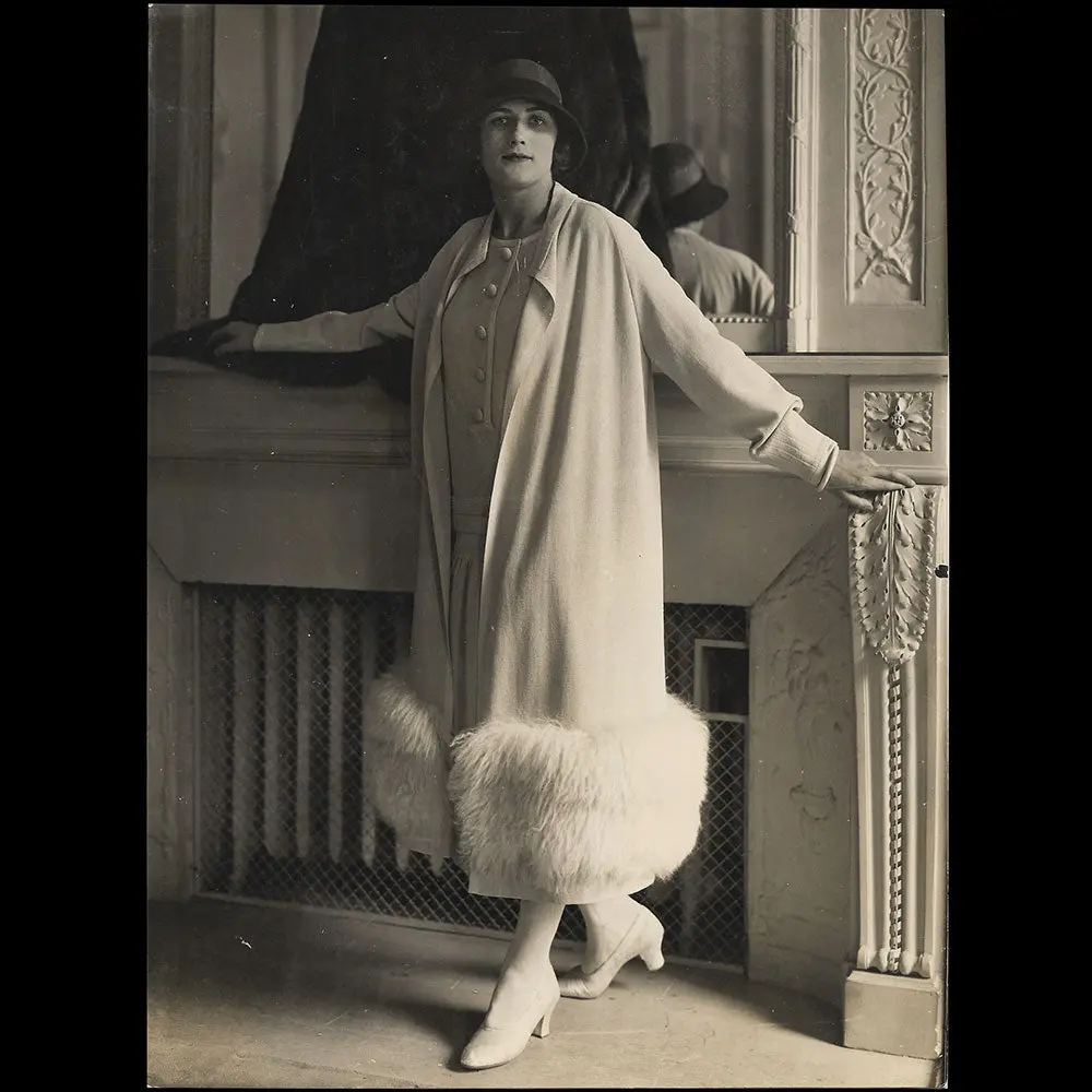 Molyneux - Manteau Bordé De Fourrure, Photographie De Paris And London Studio (1920S) 1