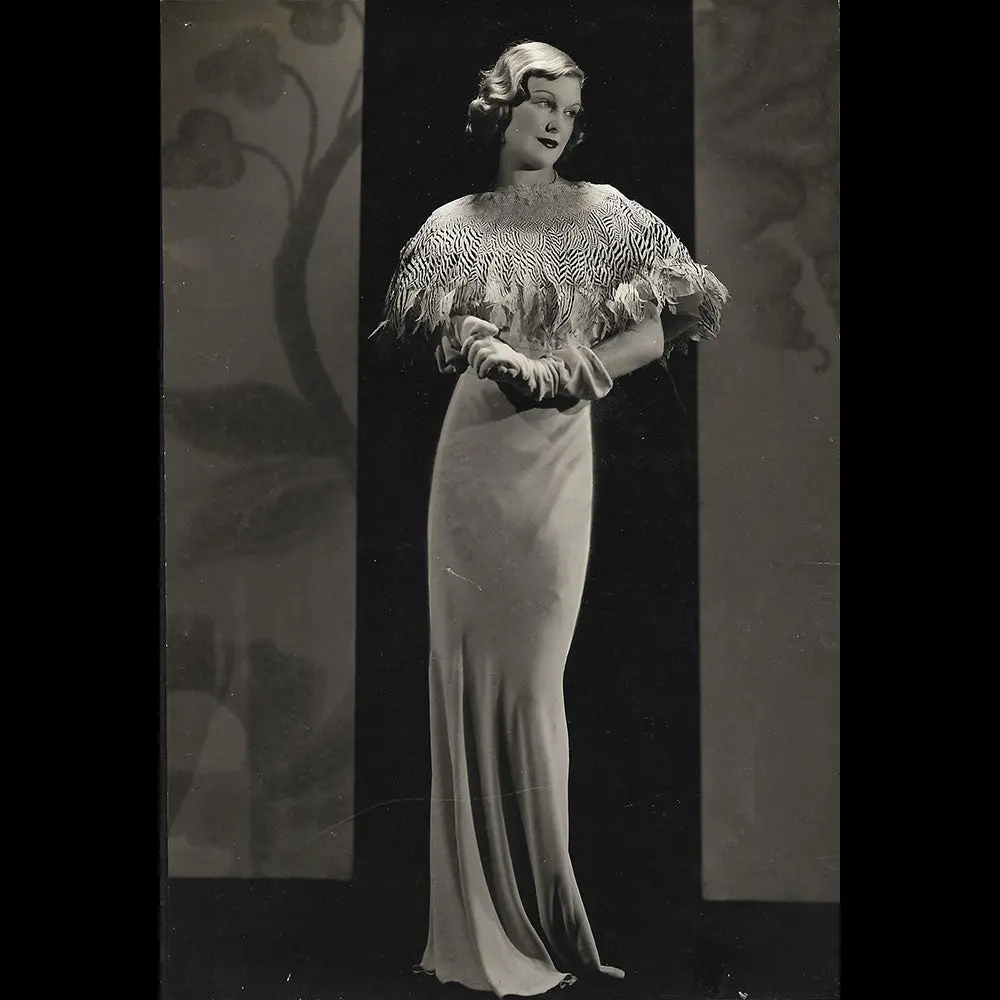 Molyneux - Robe Du Soir Et Cape De Plumes De Faisan, Tirage De Scaioni (1933) 1
