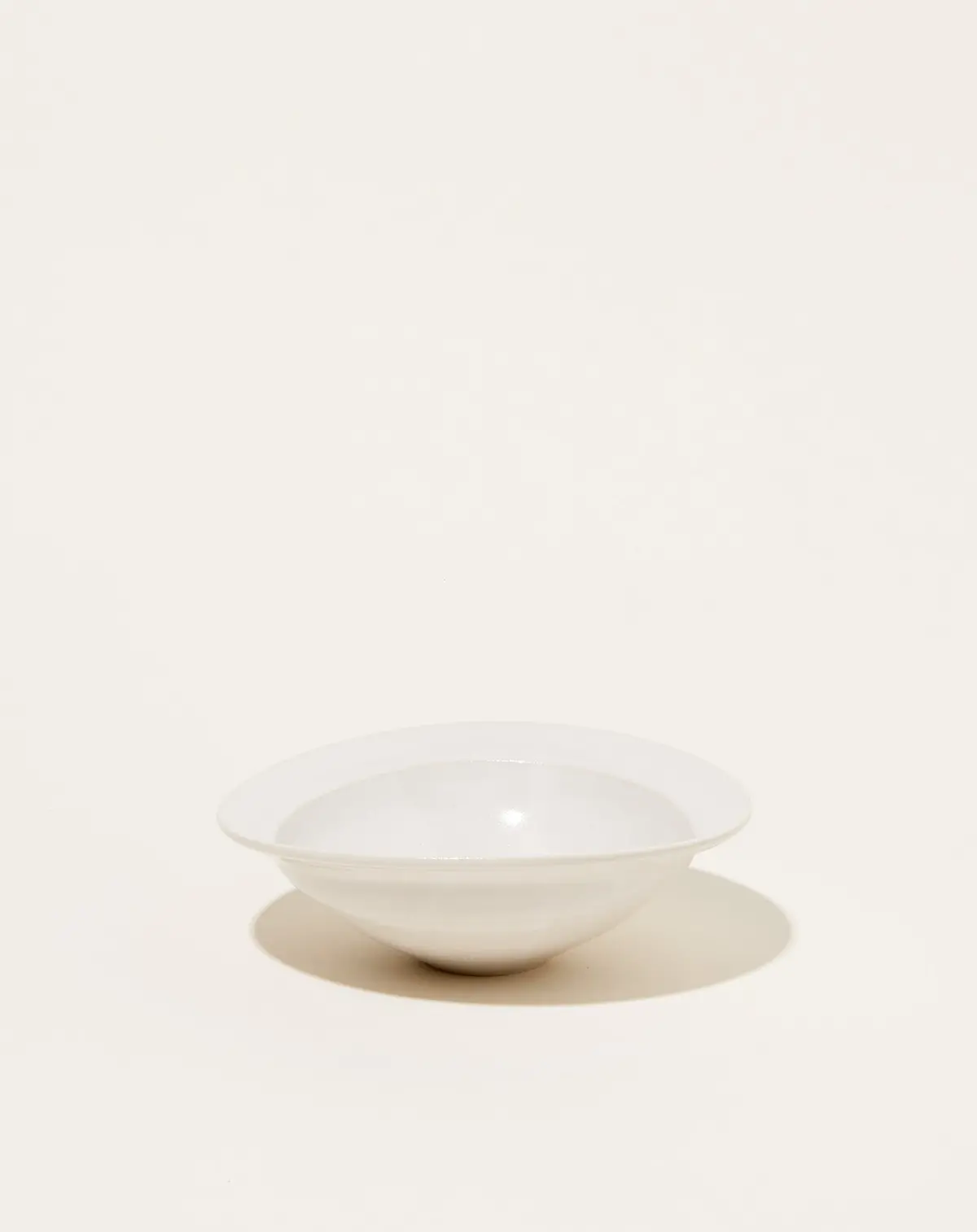 Medium Rim Bowl In White 1