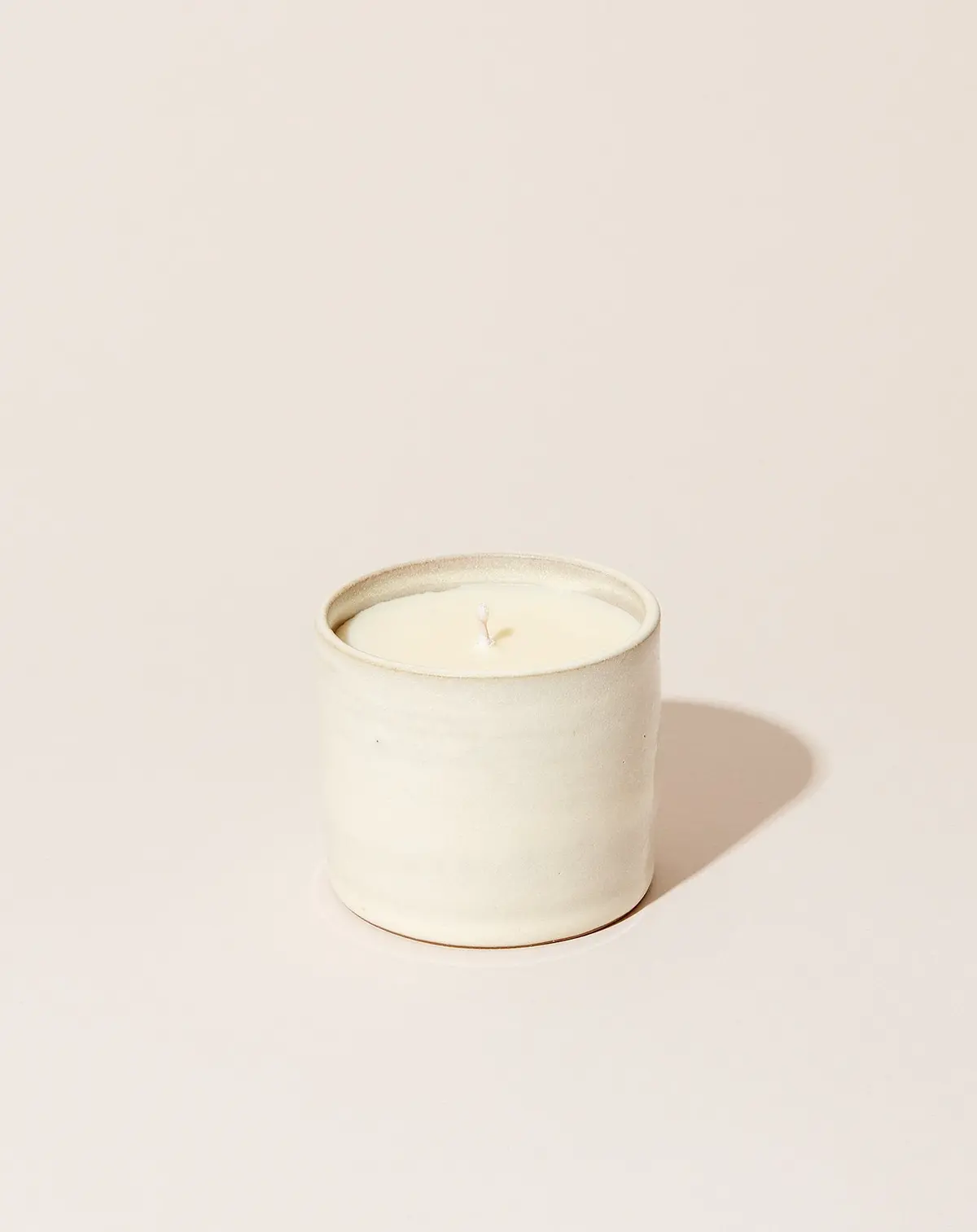 Essential Oil Off White Ceramic Candle: Basil & Bergamot 1