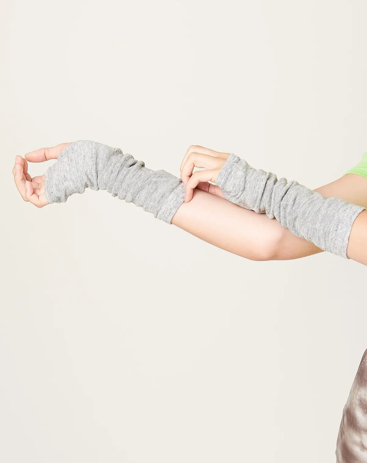 Short Linen Arm Covers In Light Grey 1