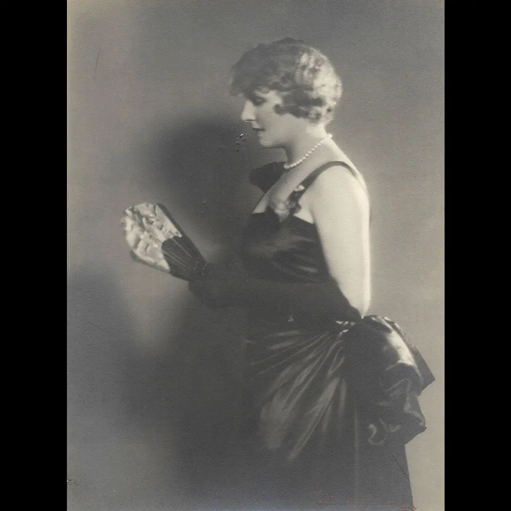 Elégante À L'éventail, Photographie D'époque De Paul O'doyé (Circa 1925-1930) 1