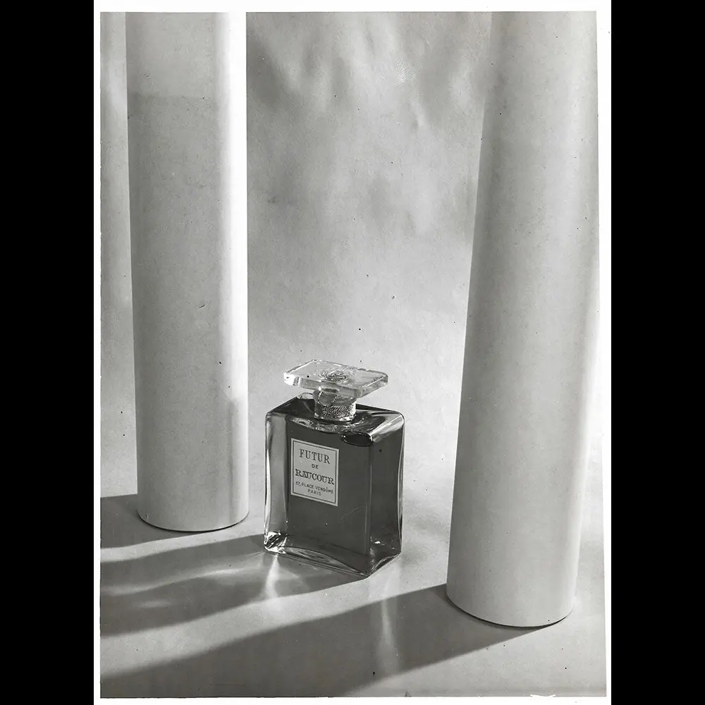 Raucour- Parfum Futur, Photographie Publicitaire (Circa 1946) 1