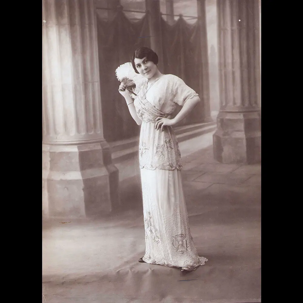 Robe Portée Par Mademoiselle Parys, Photographie Du Studio Felix (1913) 1