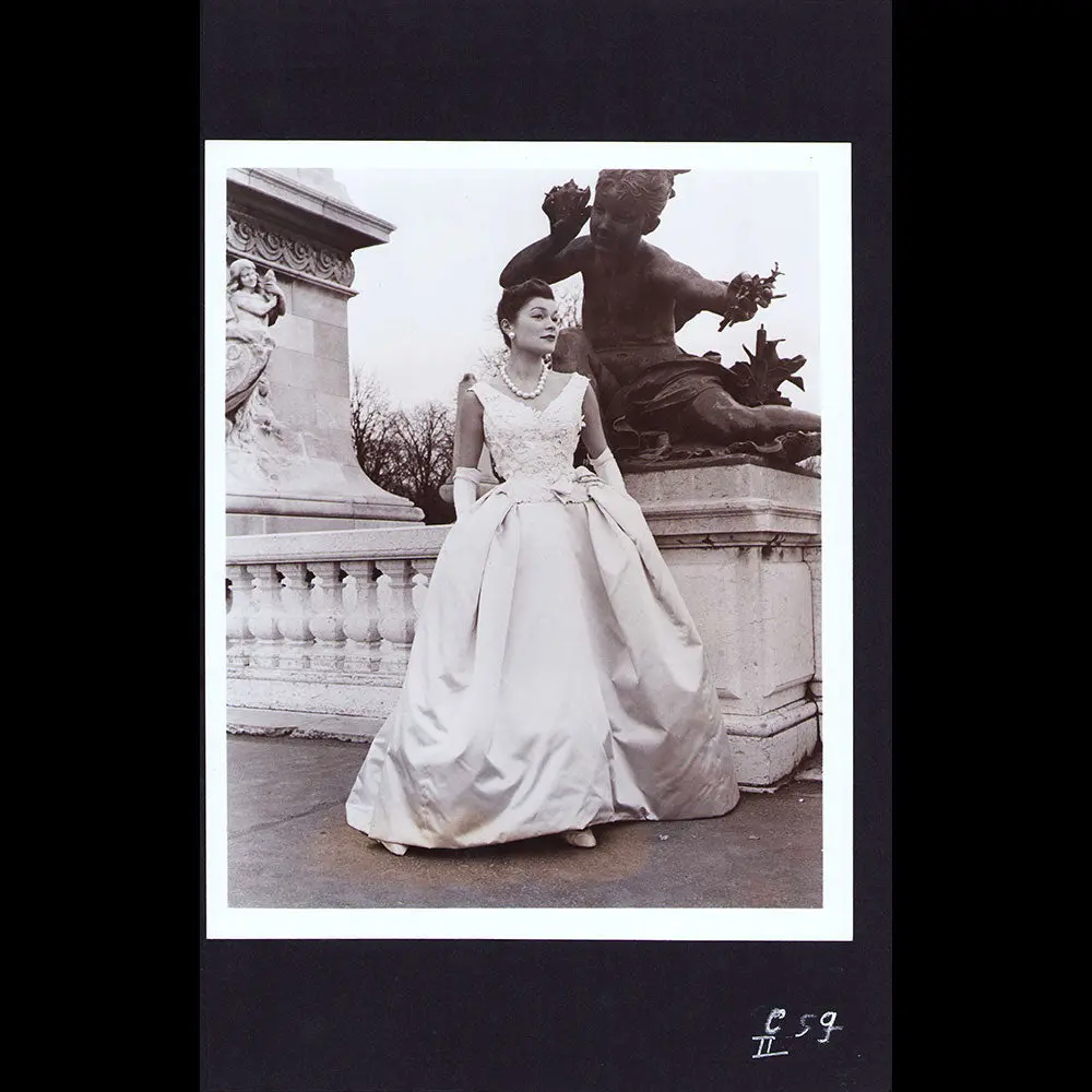 Patou - Robe À L'infante En Tissu Robert Perrier (1955) 1