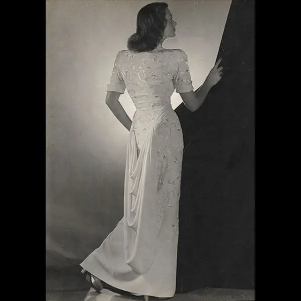 Jean Patou - Robe Du Soir Brodée De Paillettes Portée Par La Mannequin Maggy Sarragne (Circa 1946) 1