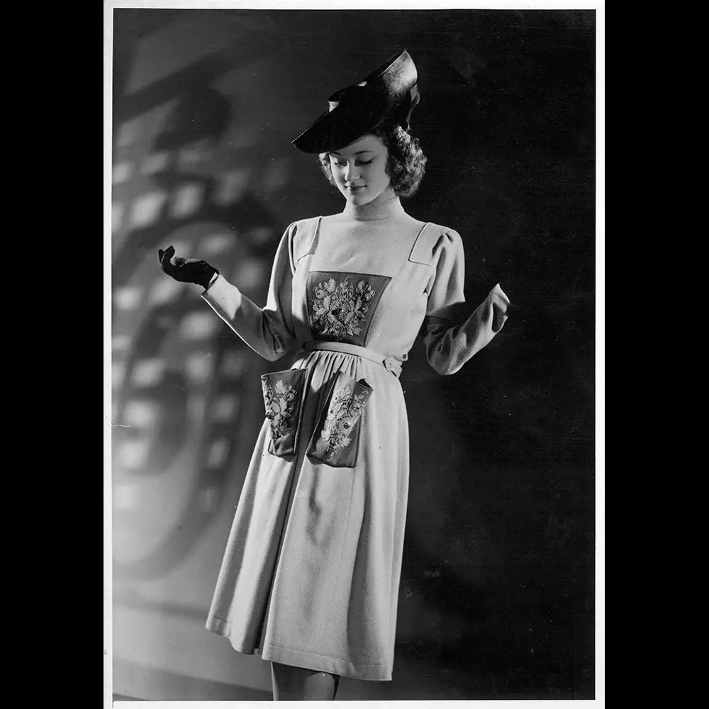 Jeanne Lanvin - Robe Brodée - Tirage De Philiberte De Flaugergues (1941) 1