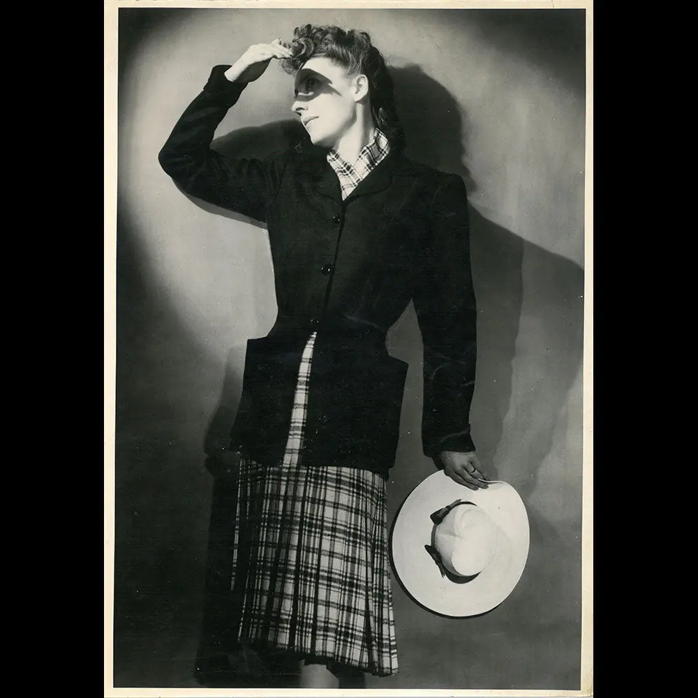 Madeleine De Rauch - Tailleur - Tirage De Philiberte De Flaugergues (1942) 1