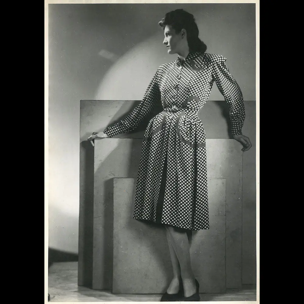 Marcelle Dormoy - Robe-Manteau - Tirage De Philiberte De Flaugergues (1942) 1