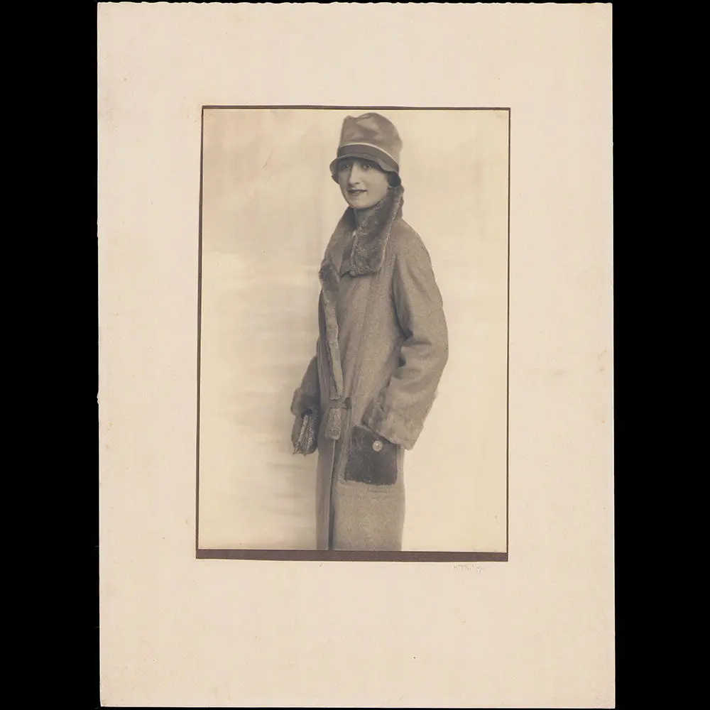 Portrait D'une Elégante, Photographie De H. Philipp (Circa 1925-1930) 1